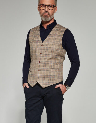 brazowa-kamizelka-meska-villaro-w-krate-kam567